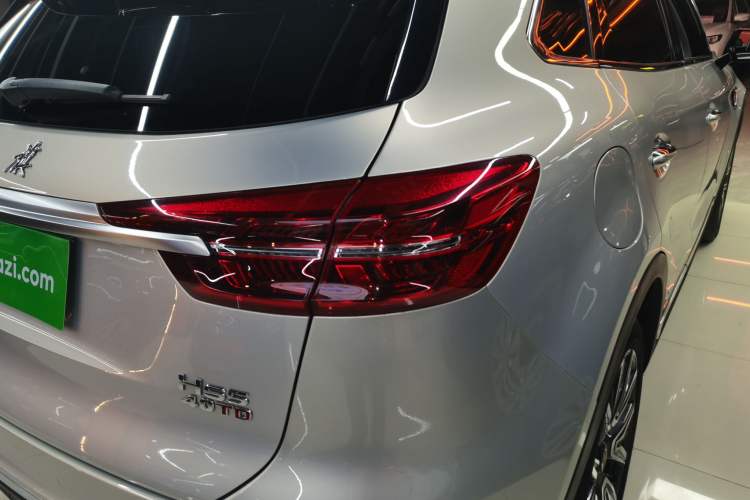 Used Hongqi HS5 2022 Facelifted Version 2.0T Smart Connect Flagship All-Wheel-Drive Edition Right Rear Taillight