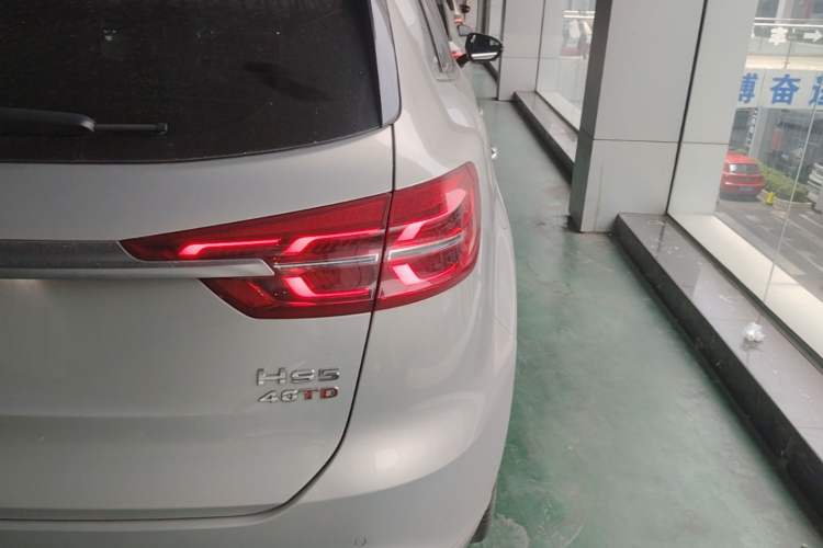Used Hongqi HS5 2022 Revised Version 2.0T Smart Connect Flagship Edition Right Rear Taillight