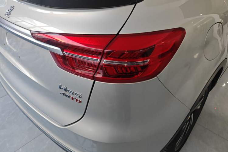 Used Hongqi HS5 2022 Revised Version 2.0T Smart Connect Flagship Edition Right Rear Taillight