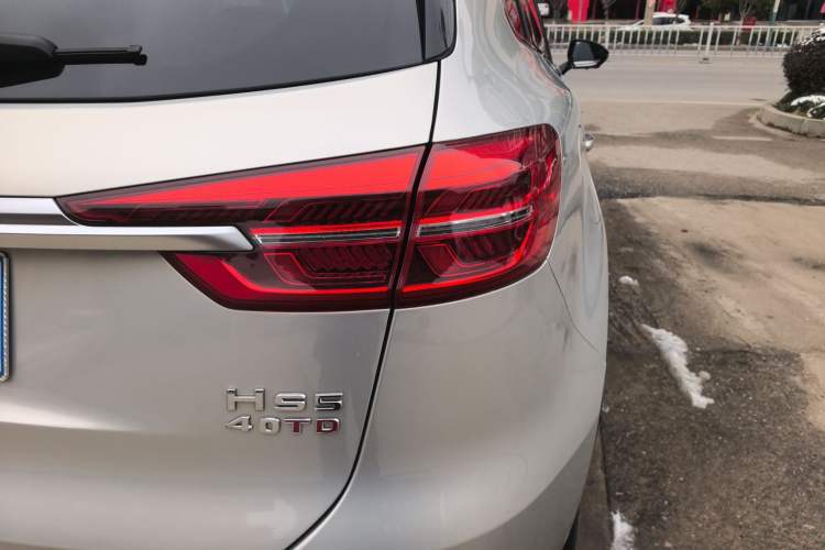 Used Hongqi HS5 2022 Facelifted Version 2.0T Smart Connect Flagship All-Wheel-Drive Edition Right Rear Taillight