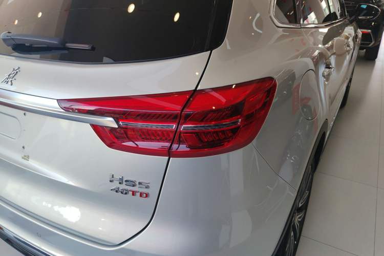Used Hongqi HS5 2022 Facelifted Version 2.0T Smart Connect Flagship All-Wheel-Drive Edition Right Rear Taillight