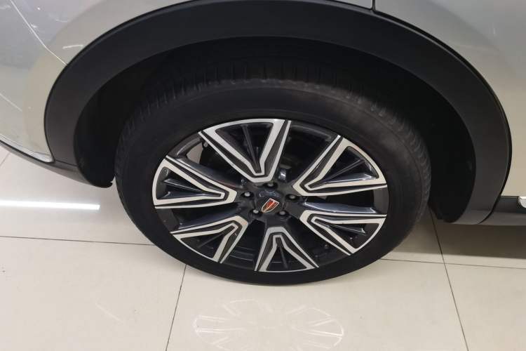 Used Hongqi HS5 2022 Facelifted Version 2.0T Smart Connect Flagship All-Wheel-Drive Edition Right Rear Wheel Hub