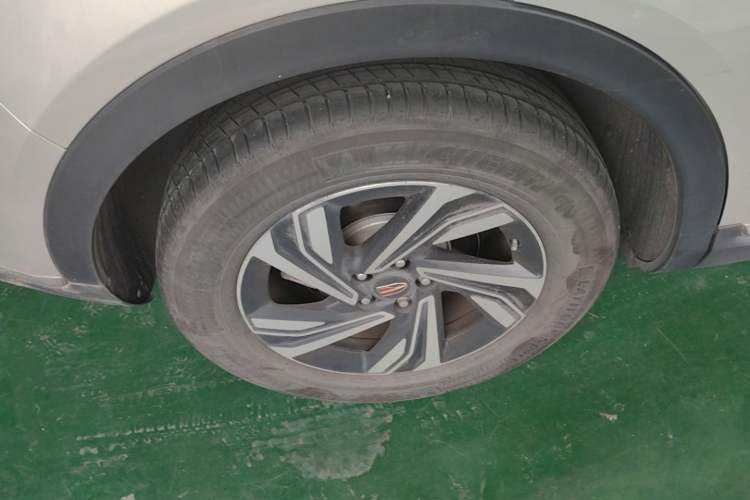 Used Hongqi HS5 2022 Revised Version 2.0T Smart Connect Flagship Edition Right Rear Wheel Hub