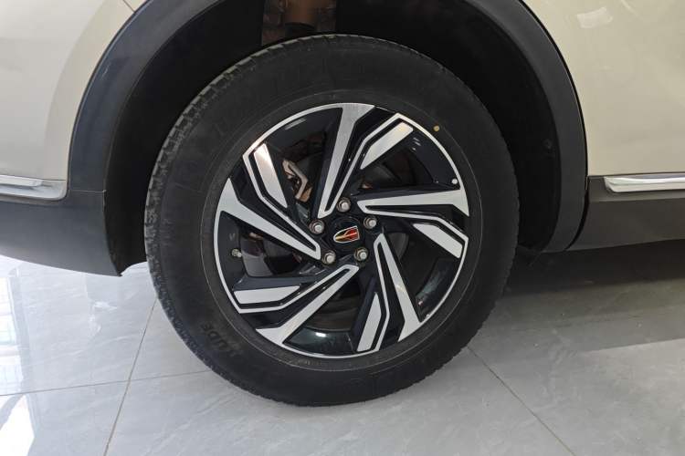 Used Hongqi HS5 2022 Revised Version 2.0T Smart Connect Flagship Edition Right Rear Wheel Hub