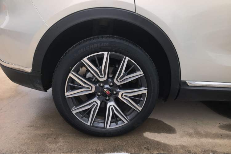 Used Hongqi HS5 2022 Facelifted Version 2.0T Smart Connect Flagship All-Wheel-Drive Edition Right Rear Wheel Hub