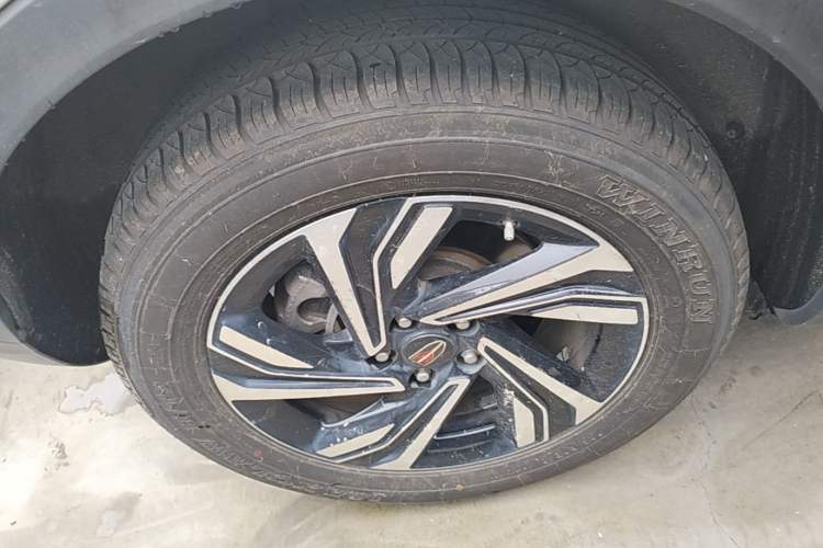 Used Hongqi HS5 2022 Revised Version 2.0T Smart Connect Flagship Edition Right Rear Wheel Hub