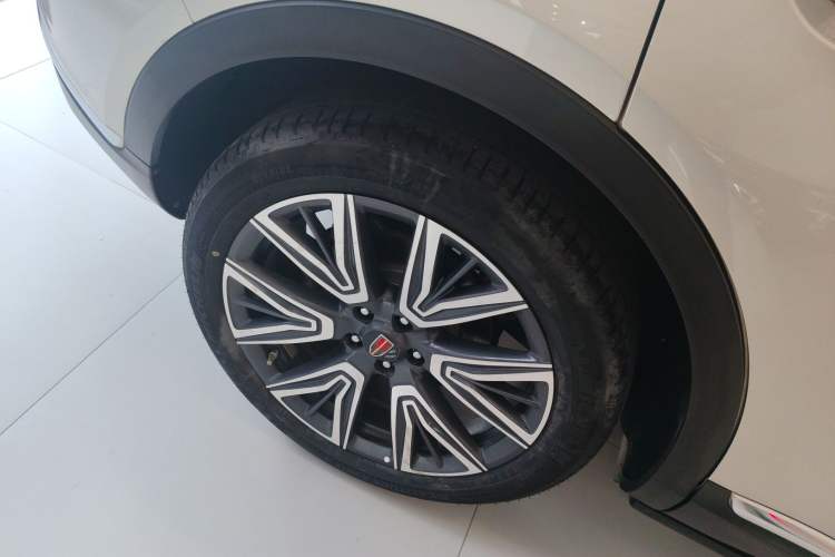 Used Hongqi HS5 2022 Facelifted Version 2.0T Smart Connect Flagship All-Wheel-Drive Edition Right Rear Wheel Hub