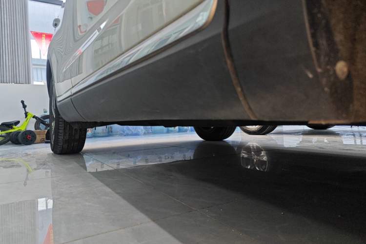 Used Hongqi HS5 2022 Revised Version 2.0T Smart Connect Flagship Edition Right Side Sill