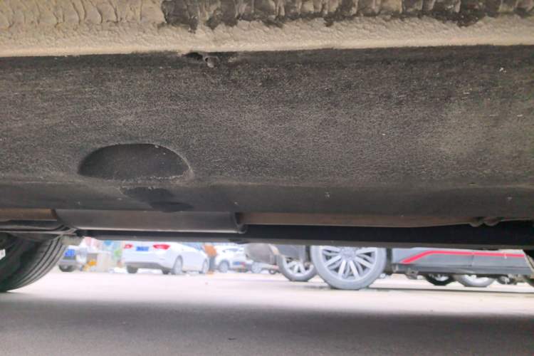 Used Hongqi HS5 2022 Facelifted Version 2.0T Smart Connect Flagship All-Wheel-Drive Edition Right Side Sill