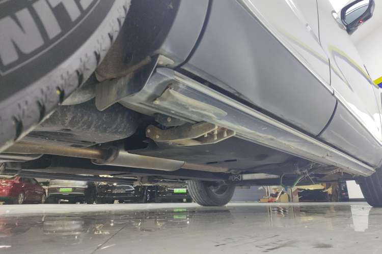 Used Hongqi HS5 2022 Revised Version 2.0T Smart Connect Flagship Edition Right Side Sill