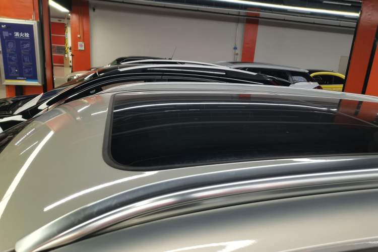 Used Hongqi HS5 2022 Facelifted Version 2.0T Smart Connect Flagship All-Wheel-Drive Edition Roof