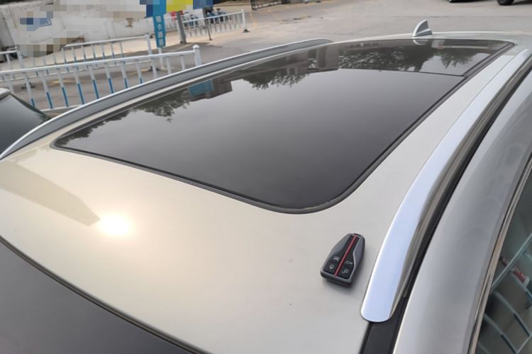 Used Hongqi HS5 2022 Facelifted Version 2.0T Smart Connect Flagship All-Wheel-Drive Edition Roof