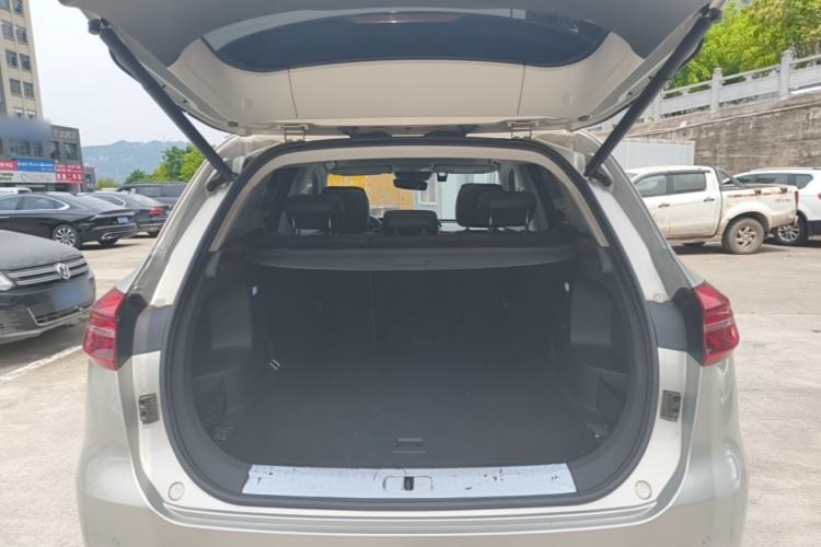 Used Hongqi HS5 2022 Facelifted Version 2.0T Smart Connect Flagship All-Wheel-Drive Edition Trunk
