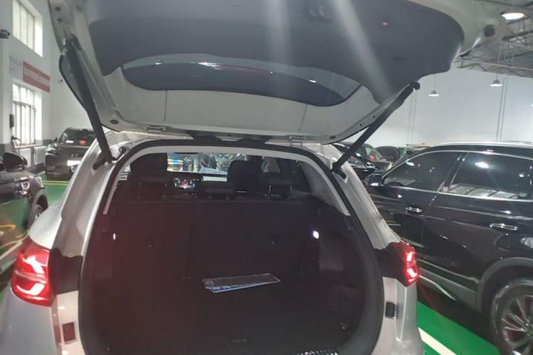 Used Hongqi HS5 2022 2.0T Smart Connect Flagship Enjoyment Purchase Edition Trunk
