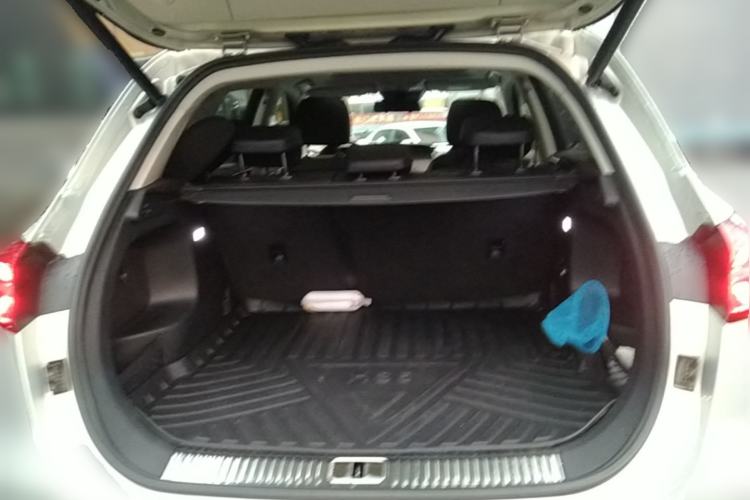 Used Hongqi HS5 2022 Revised Version 2.0T Smart Connect Flagship Edition Trunk