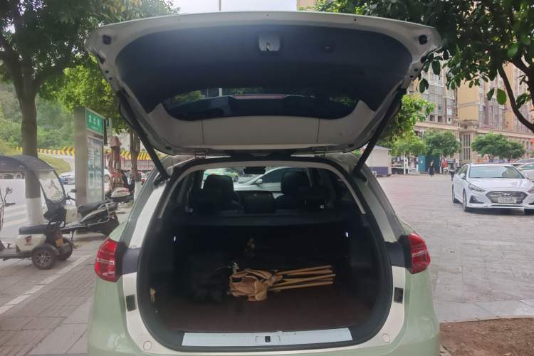 Used Hongqi HS5 2022 Revised Version 2.0T Smart Connect Flagship Edition Trunk