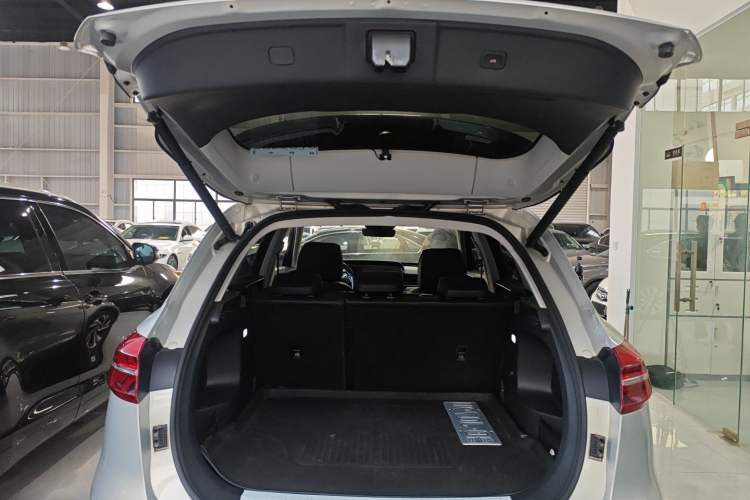 Used Hongqi HS5 2022 Revised Version 2.0T Smart Connect Flagship Edition Trunk