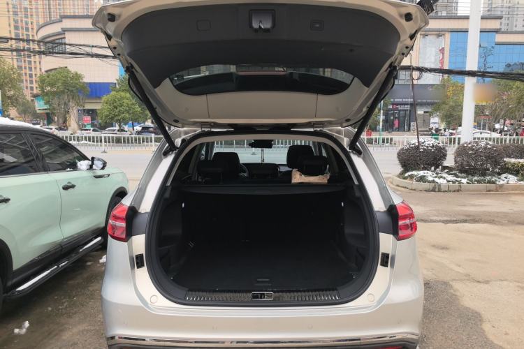 Used Hongqi HS5 2022 Facelifted Version 2.0T Smart Connect Flagship All-Wheel-Drive Edition Trunk