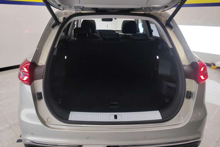 Used Hongqi HS5 2022 Revised Version 2.0T Smart Connect Flagship Edition Trunk
