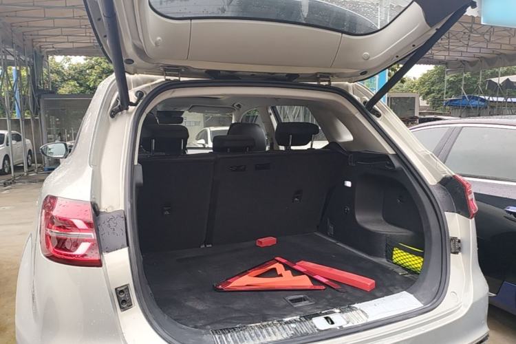 Used Hongqi HS5 2022 Revised Version 2.0T Smart Connect Flagship Edition Trunk