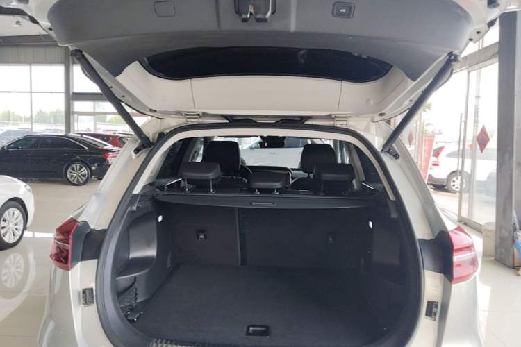 Used Hongqi HS5 2022 Facelifted Version 2.0T Smart Connect Flagship All-Wheel-Drive Edition Trunk