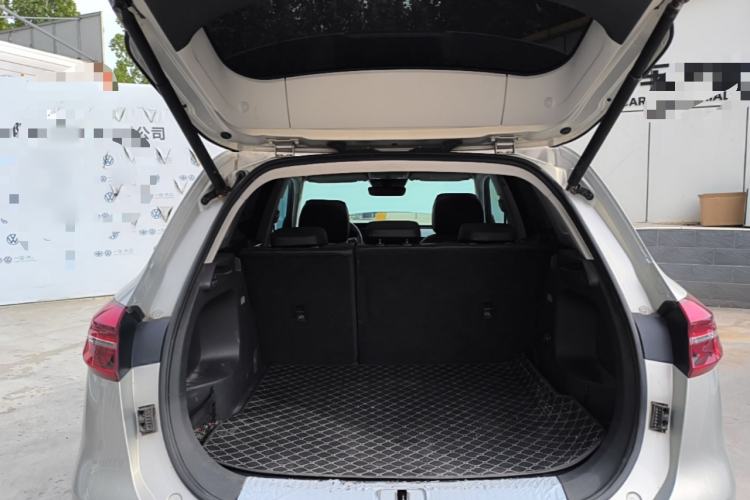 Used Hongqi HS5 2022 Facelifted Version 2.0T Smart Connect Flagship All-Wheel-Drive Edition Trunk