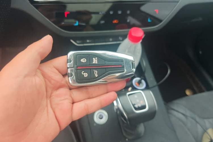 Used Hongqi HS5 2022 Revised Version 2.0T Smart Connect Flagship Edition Vehicle Key
