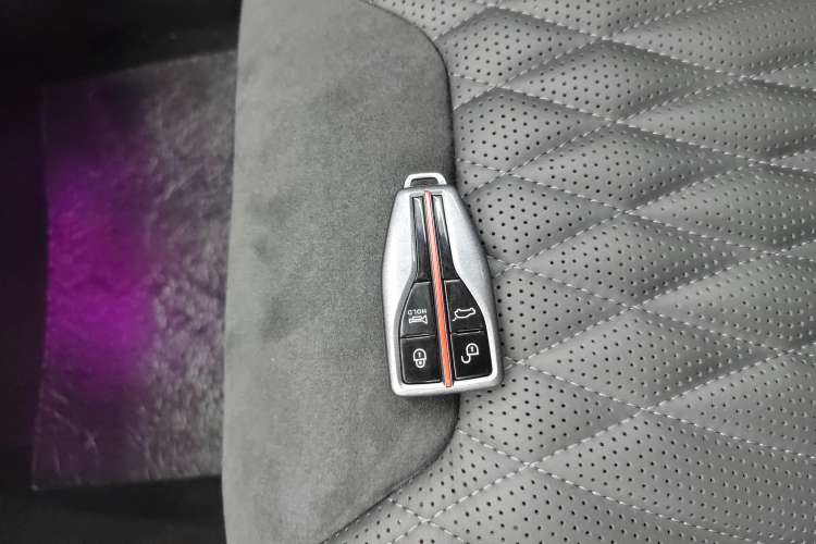 Used Hongqi HS5 2022 Revised Version 2.0T Smart Connect Flagship Edition Vehicle Key