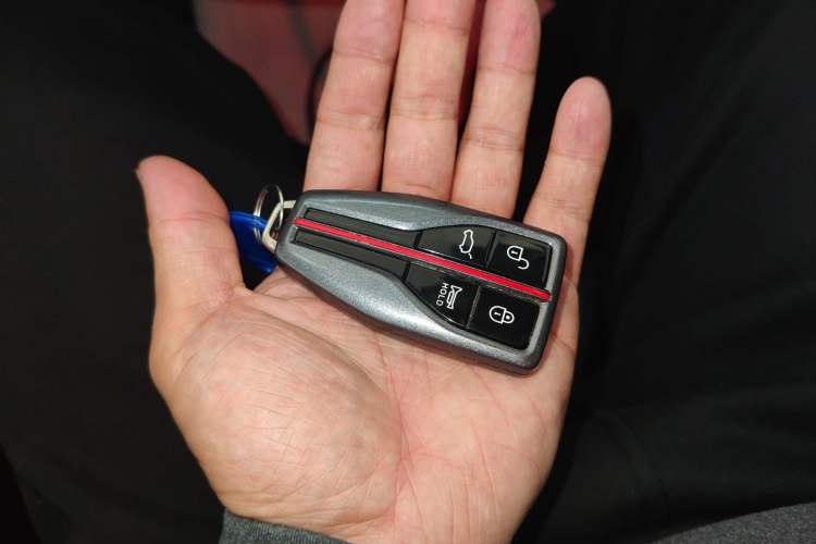 Used Hongqi HS5 2022 Facelifted Version 2.0T Smart Connect Flagship All-Wheel-Drive Edition Vehicle Key