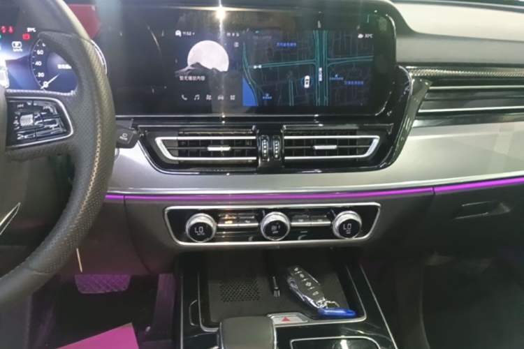 Used Hongqi HS5 2023 2.0T Qixiang Pro Edition Audio And AC Panel