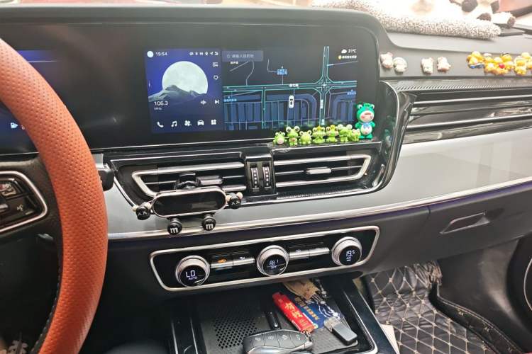 Used Hongqi HS5 2023 2.0T Qixiang Pro Edition Audio And AC Panel