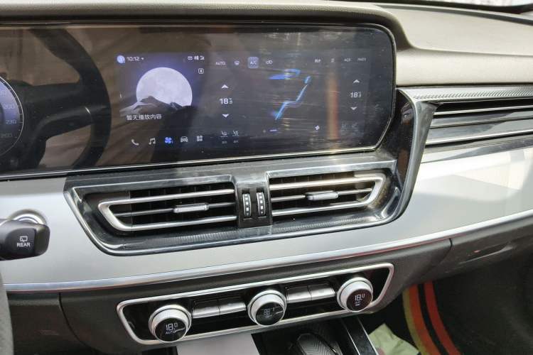 Used Hongqi HS5 2023 2.0T Qixiang Pro Edition Audio And AC Panel