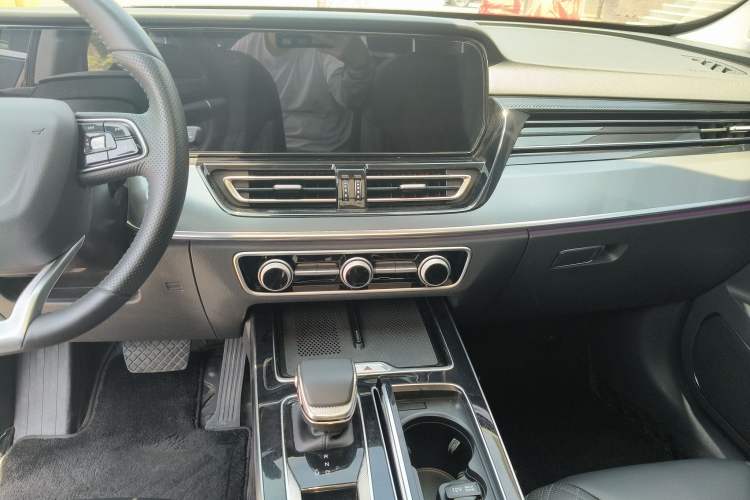 Used Hongqi HS5 2023 2.0T Qixiang Pro Edition Audio And AC Panel