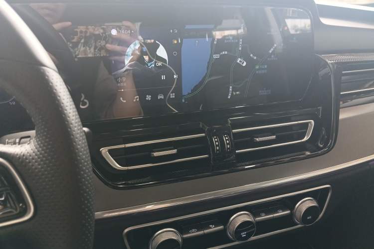Used Hongqi HS5 2023 2.0T Qixiang Pro Edition Audio And AC Panel