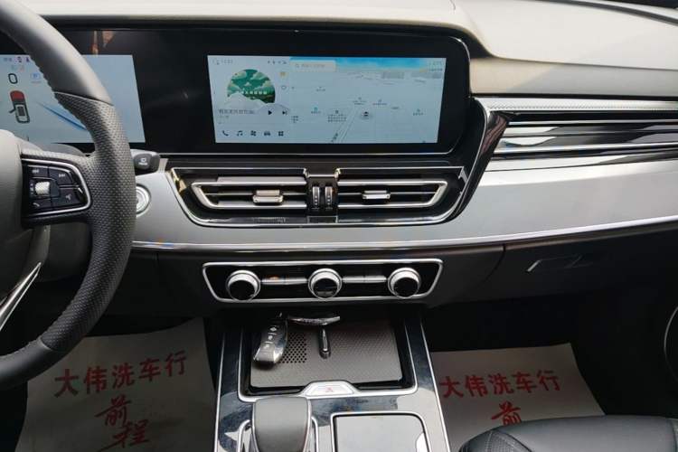 Used Hongqi HS5 2023 2.0T Qixiang Pro Edition Audio And AC Panel