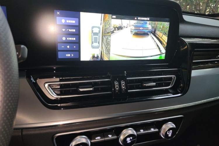 Used Hongqi HS5 2023 2.0T Qixiang Pro Edition Audio And AC Panel