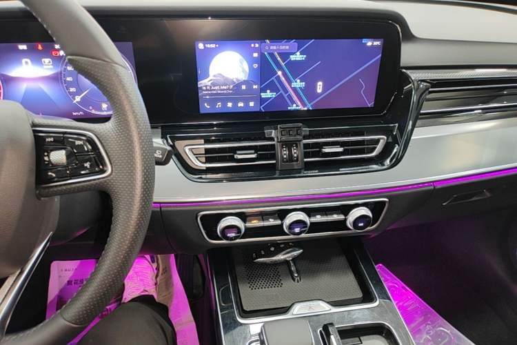 Used Hongqi HS5 2023 2.0T Qixiang Pro Edition Audio And AC Panel