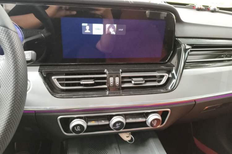 Used Hongqi HS5 2023 2.0T Qixiang Pro Edition Audio And AC Panel