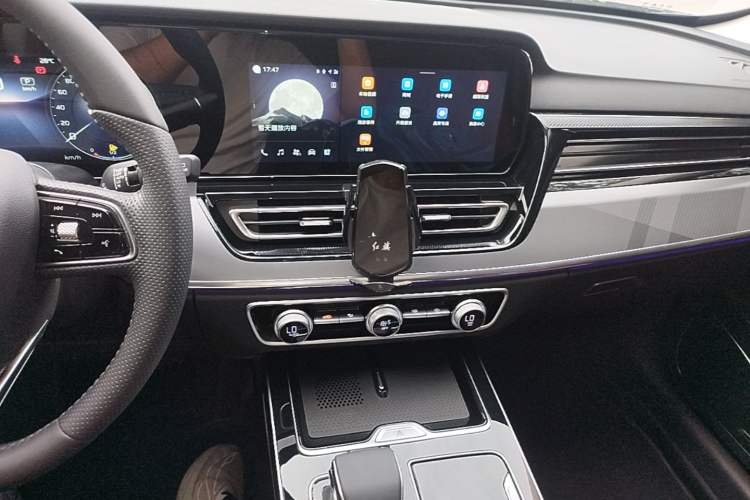 Used Hongqi HS5 2023 2.0T Qixiang Pro Edition Audio And AC Panel