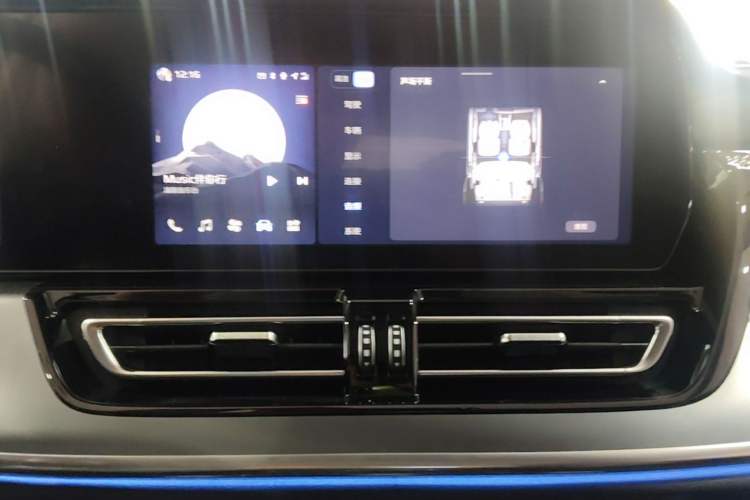 Used Hongqi HS5 2023 2.0T Qixiang Pro Edition Audio And AC Panel