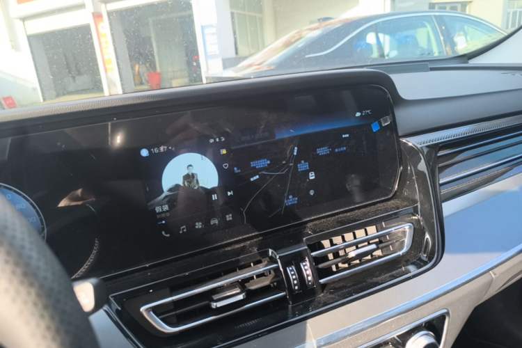 Used Hongqi HS5 2023 2.0T Four-Wheel Drive Flagship Pro Edition Audio And AC Panel
