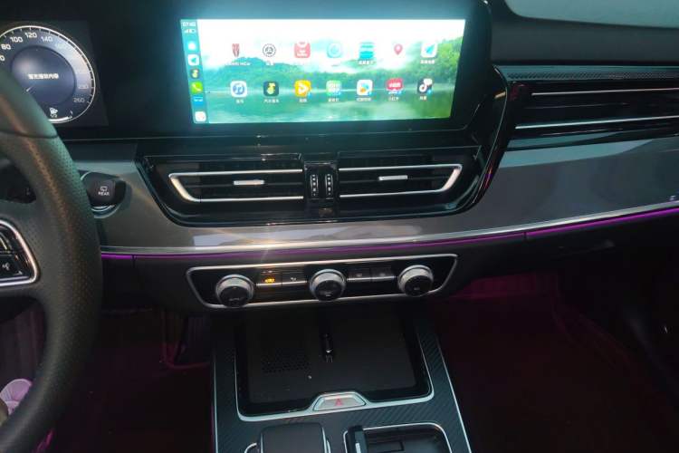Used Hongqi HS5 2023 2.0T Qixiang Pro 500 000th Unit Commemorative Edition Audio And AC Panel