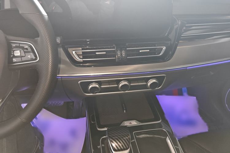 Used Hongqi HS5 2023 2.0T Four-Wheel Drive Flagship Pro Edition Audio And AC Panel