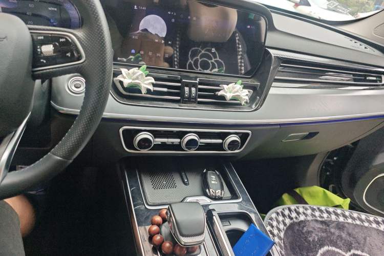 Used Hongqi HS5 2023 2.0T Qixiang Pro Edition Audio And AC Panel