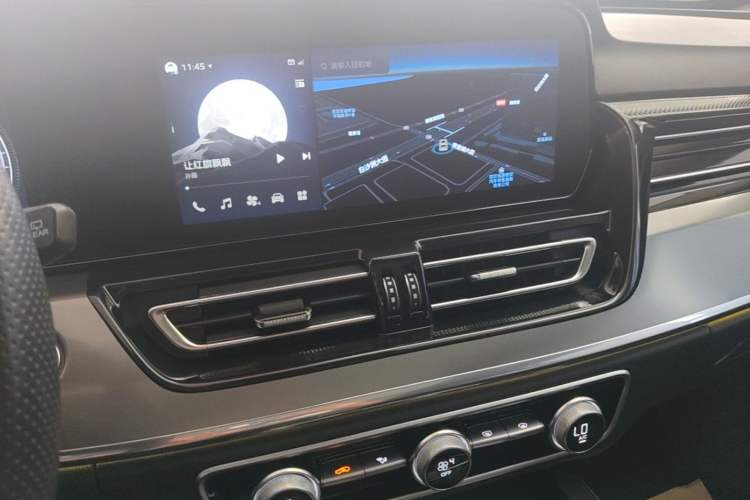 Used Hongqi HS5 2023 2.0T Four-Wheel Drive Flagship Pro Edition Audio And AC Panel