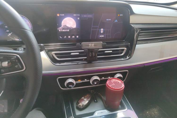 Used Hongqi HS5 2023 2.0T Qixiang Pro Edition Audio And AC Panel