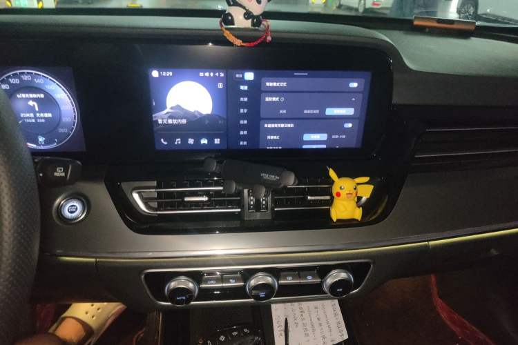Used Hongqi HS5 2023 2.0T Qixiang Pro 500 000th Unit Commemorative Edition Audio And AC Panel