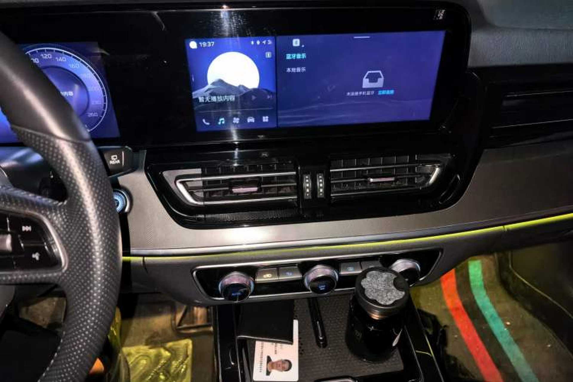 Used Hongqi HS5 2023 2.0T Qixiang Pro Edition Audio And AC Panel