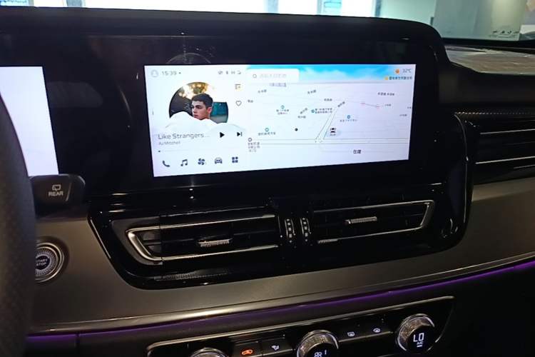 Used Hongqi HS5 2023 2.0T Four-Wheel Drive Flagship Pro Edition Audio And AC Panel