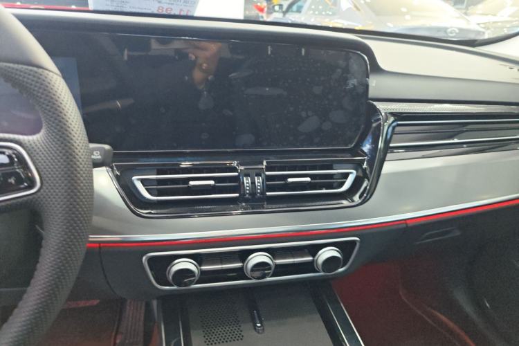 Used Hongqi HS5 2023 2.0T Qixiang Pro Edition Audio And AC Panel